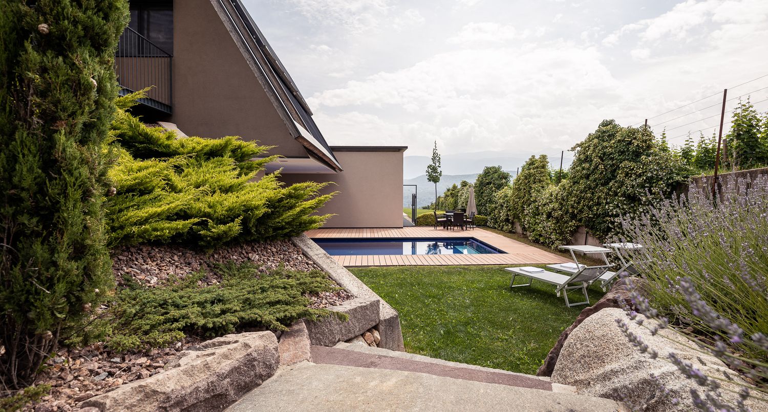 Garten mit Salzwasserpool | Villa Pernstich, Kaltern