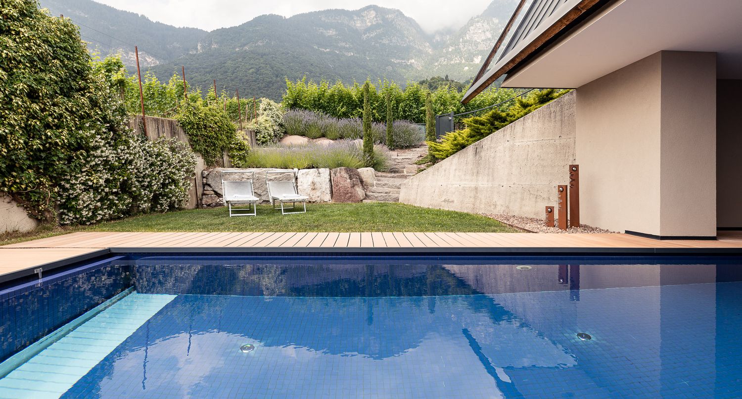 Entspannung am Salzwasserpool in der Villa Pernstich in Kaltern