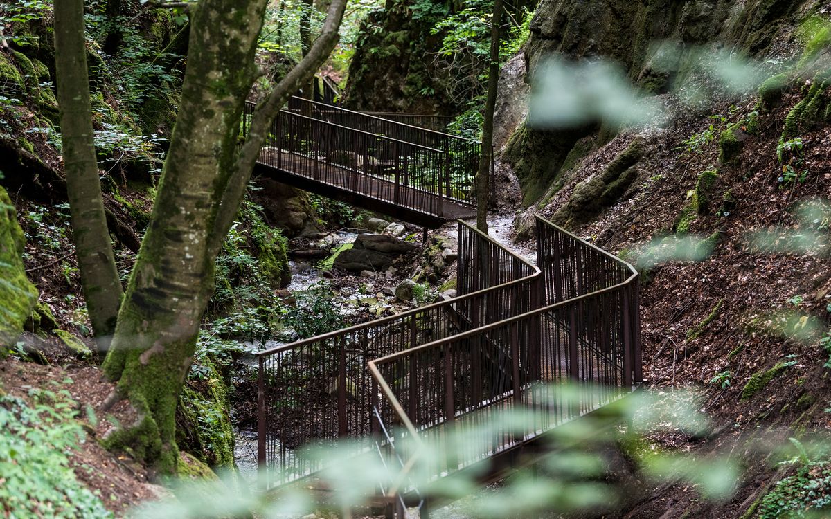 Wandern am Fuße des Mendelgebirges und am Kalterer See