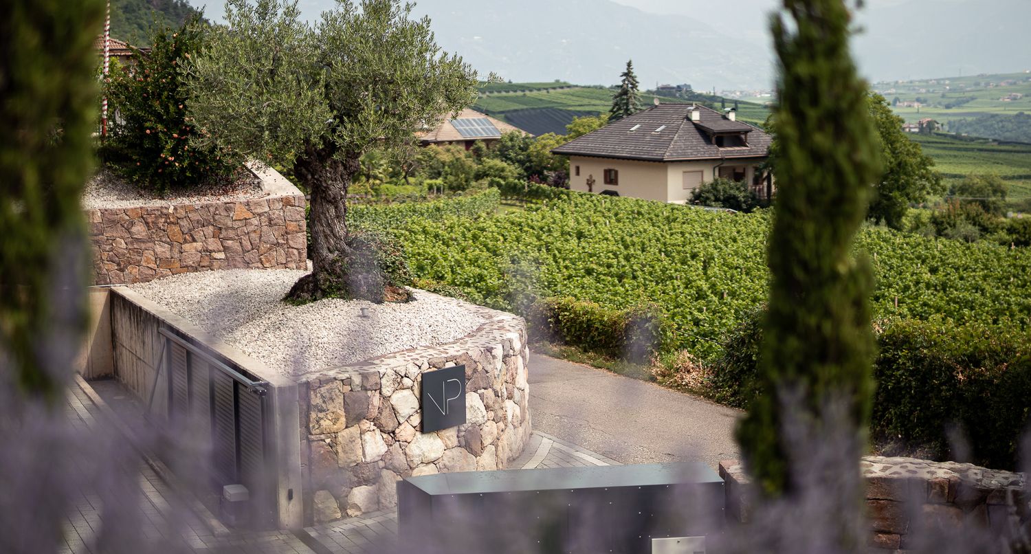 Eingang zur Villa Pernstich in Kaltern am See