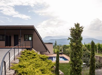 Appartements in Kaltern mit mediterraner Gartenanlage und Salzwasser-Pool | Villa Pernstich 