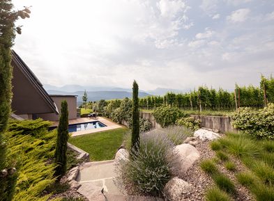 Mediterranean garden with solar heated saltwater pool | Villa Pernstich, Kaltern