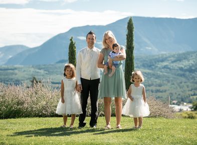 Familie Pernstich: Corinna und Thomas mit Amelie, Milene und Emilian